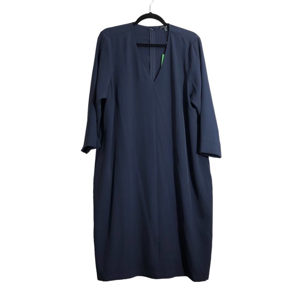 Universal Standard Premier Dress - Picture 2 of 9